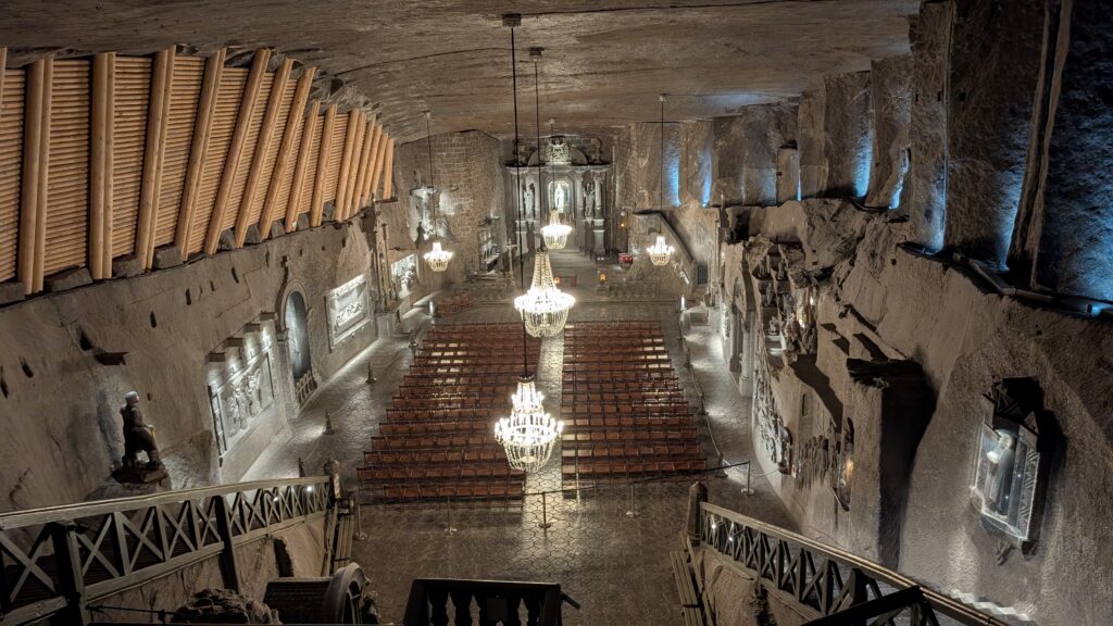 Iglesia dentro de una de las galerías